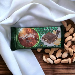 شکلات تخته ای شیری واول WAWEL milk & nut با مغز آجیل 100 گرم
